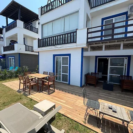 Private Terrace And Garden At Gundogan וילה